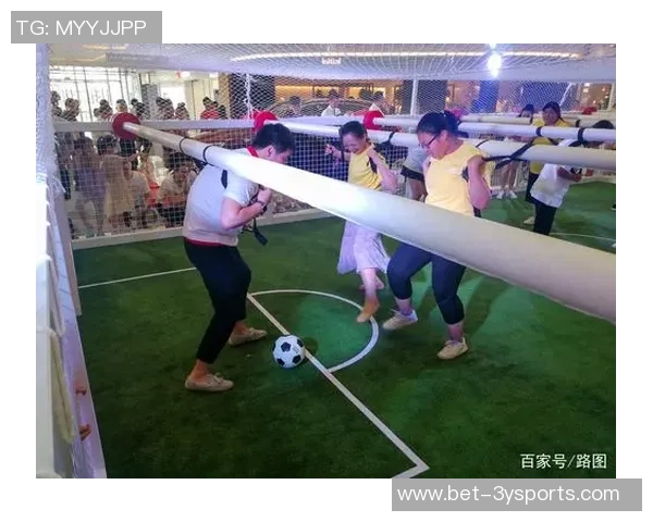 真人版桌上足球激情对决体验让你身临其境的竞技乐趣与团队协作的完美结合 真人版桌上足球激情对决体验让你身临其境的竞技乐趣与团队协作的完美结合